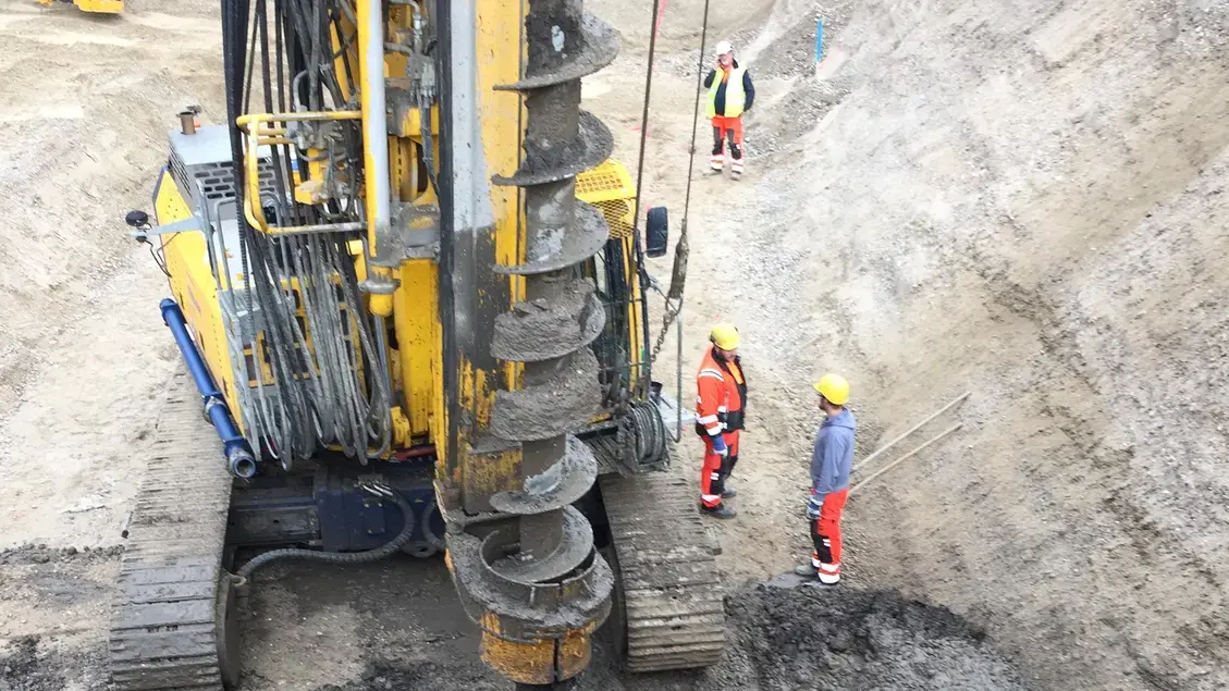 Keller rig with auger