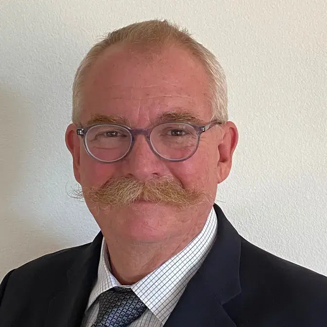 Headshot of Tim Avery.