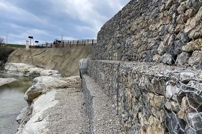 Gabion system wall