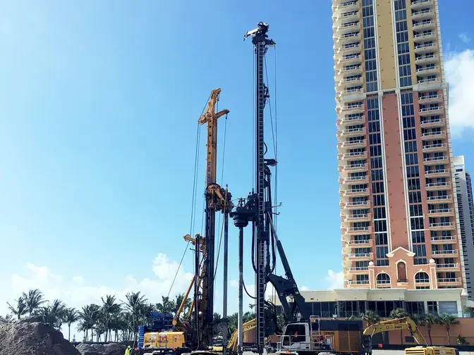 Wet soil mixing rigs