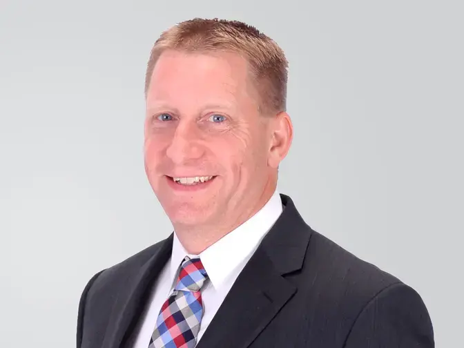 Headshot of Scott