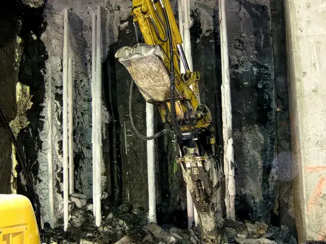 grid of vertical freeze pipes