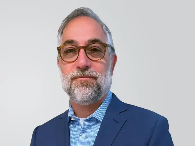Headshot of Neil