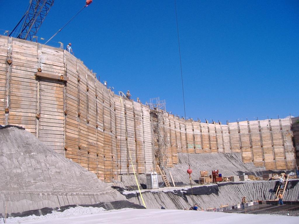 Calumet Water Reclamation Plant soldies piles and lagging