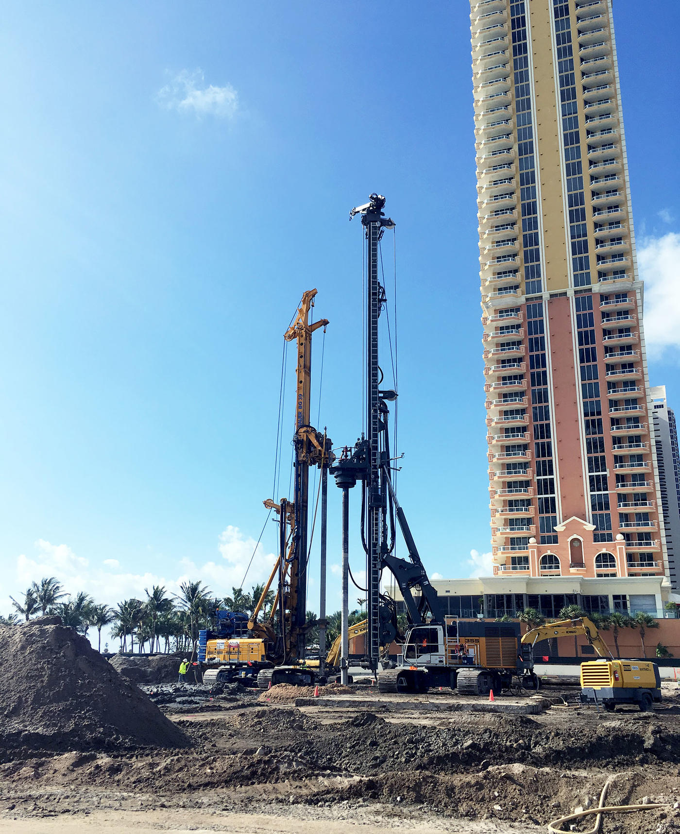 Wet soil mixing rigs