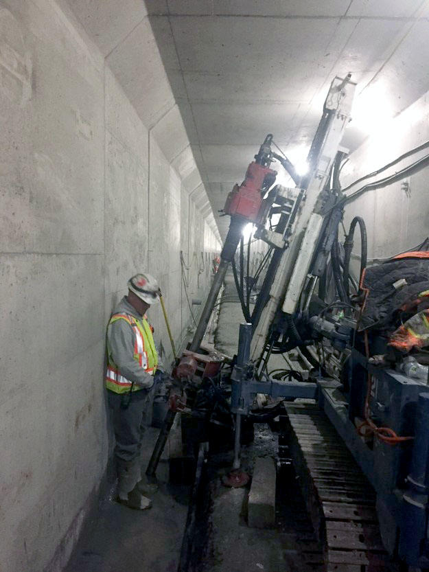 High mobility grouting in the tunnel.