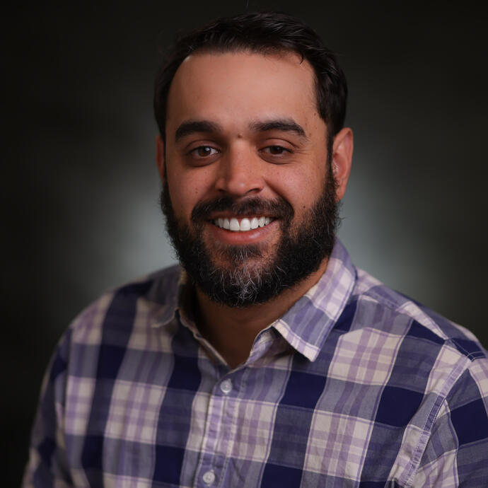 Headshot of Carlos